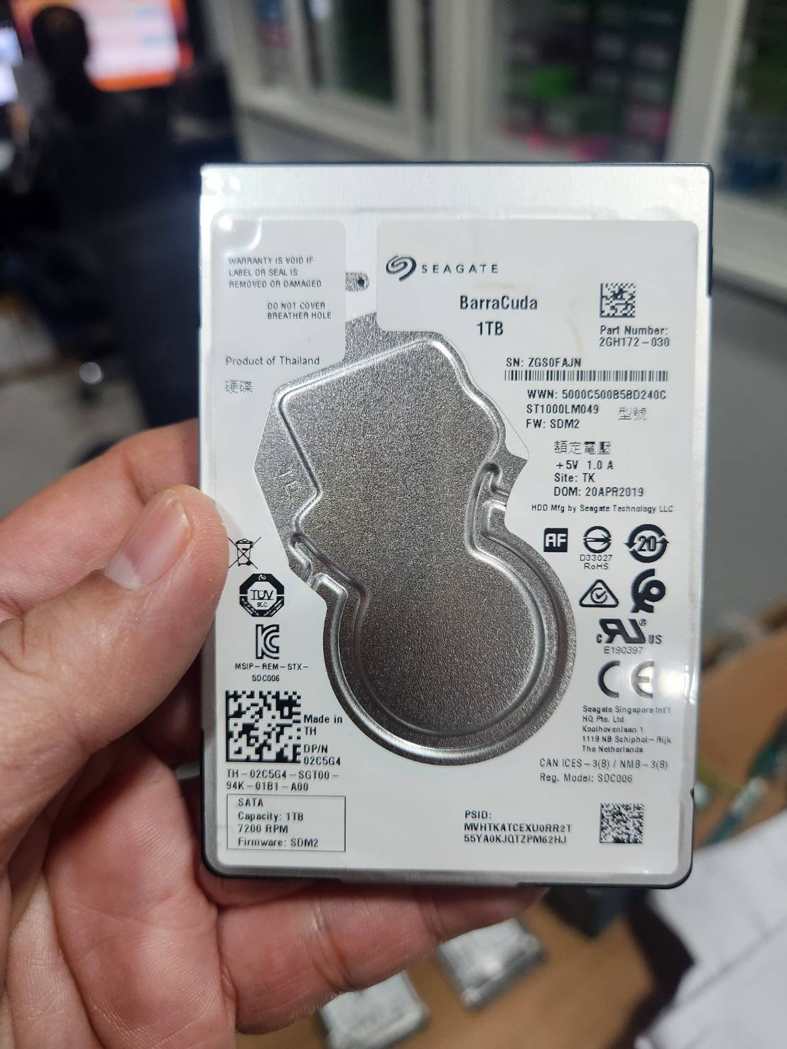 ฮาร์ดดิสก์ Seagate 2GH172-020 - 1TB 7200RPM SATA 7mm 2.5" Hard Drive มีสิบลูก ลูกละ 279 บาท