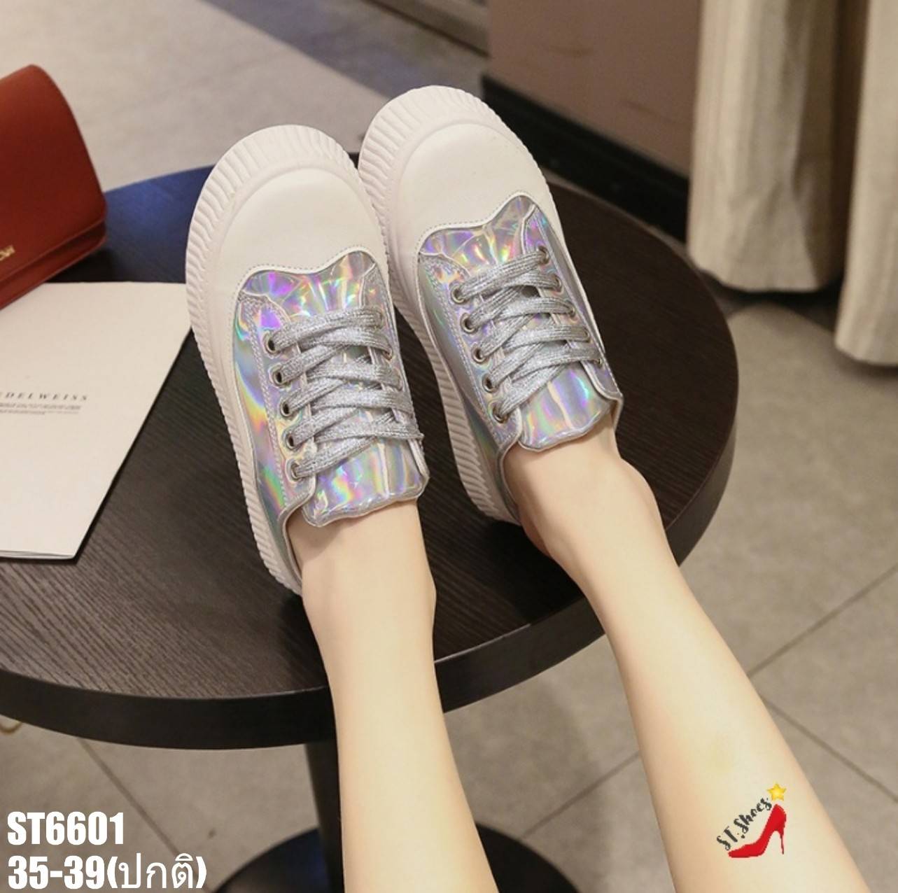 รองเท้าผ้าใบเปิดส้นแต่งหนังเมทัลลิค (สีเงิน)