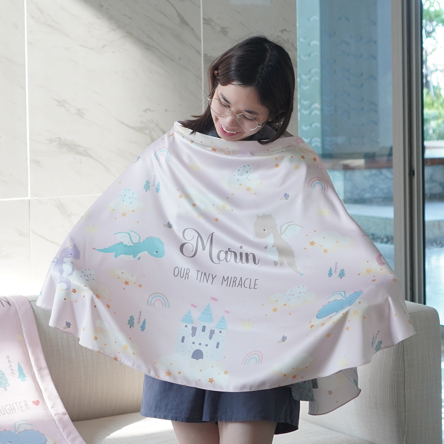 ผ้าคลุมให้นม 3in1 (รุ่นมีกระดุม ถอดโครงได้) แบบสั่งทำใส่ชื่อ ลาย Dragon - Pink