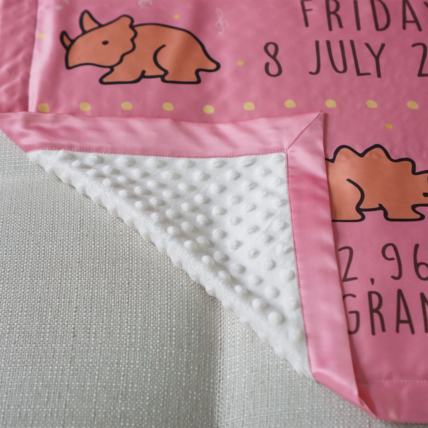 ผ้าห่ม สั่งทำใส่ชื่อ ลาย Dinosaur - Pink