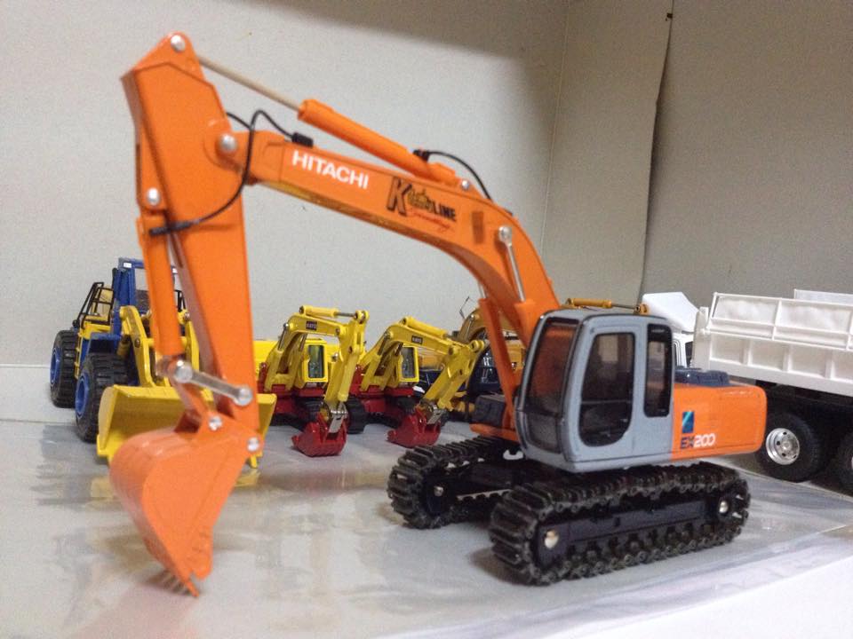 โมเดลรถขุด Hitashi ex 200 1/40