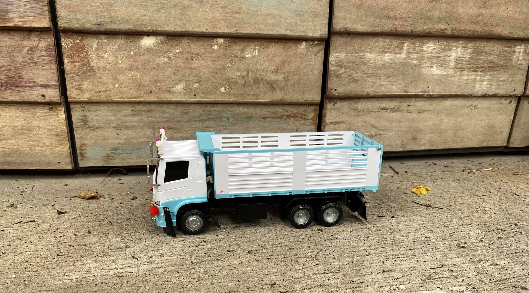 รถดั๊มพ์แต่ง สีขาวฟ้า Sky Blue สำเนา