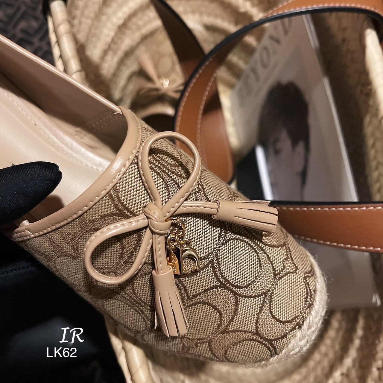 รองเท้าคัทชูทรงสวมสไตล์ Coach (สีน้ำตาล)