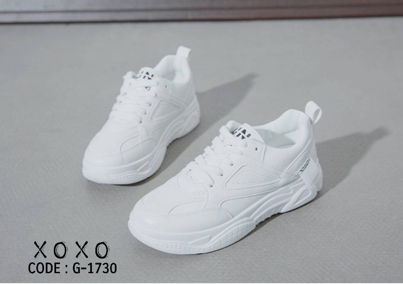 รองเท้าผ้าใบทรงสปอร์ตแต่งแถบป้าย (สีขาว)