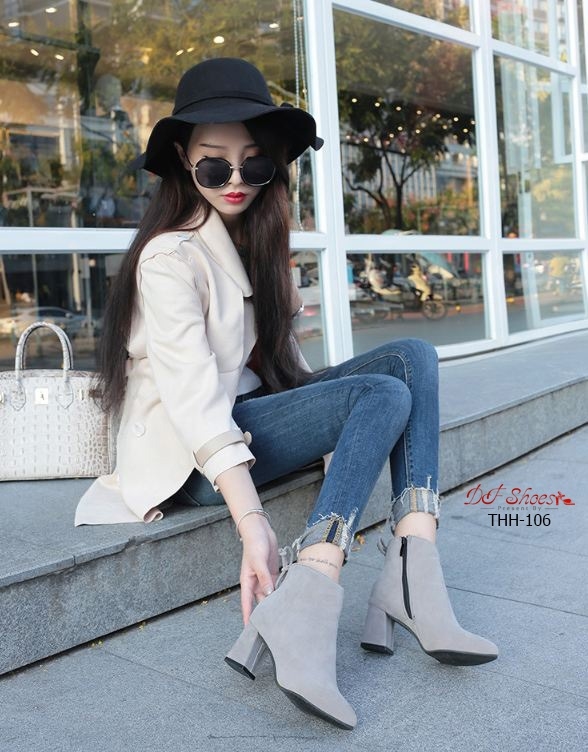 รองเท้าบูทสักหลาดทรงหัวแหลม (สีดำ)