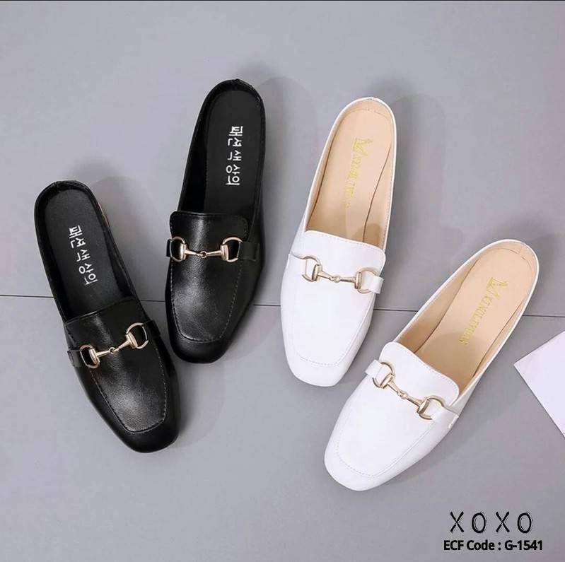 รองเท้าสลิปเปอร์แต่งอะไหล่ทอง (สีขาว)