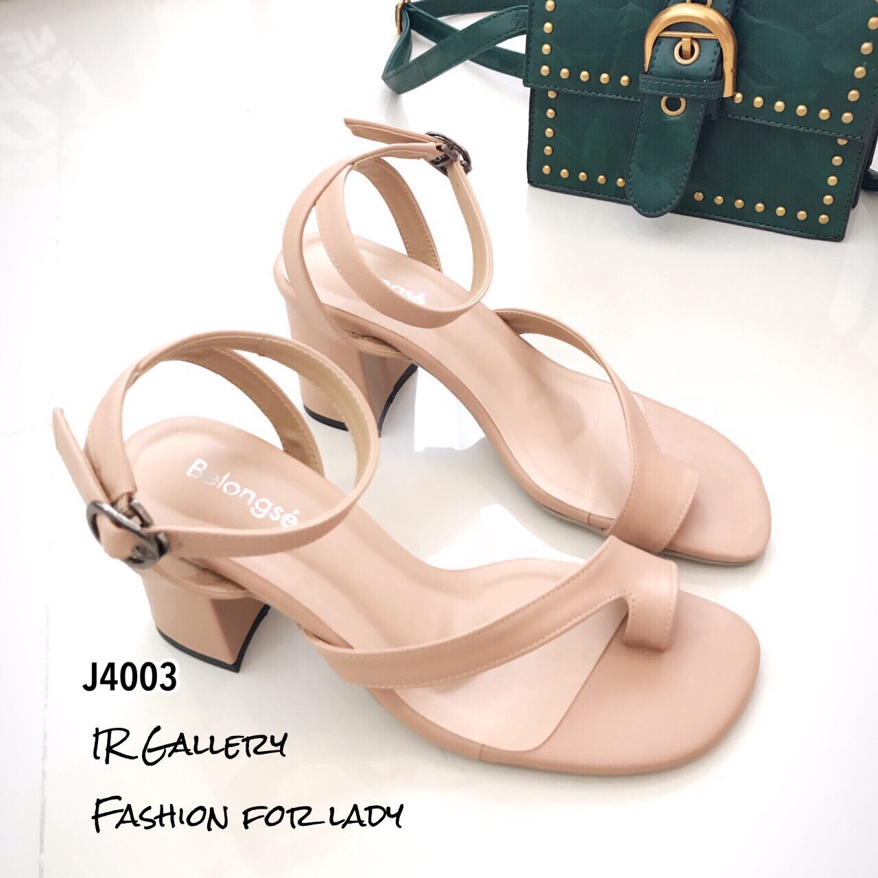 รองเท้าส้นตันแต่งสายไขว้โป้ง (สีขาว)