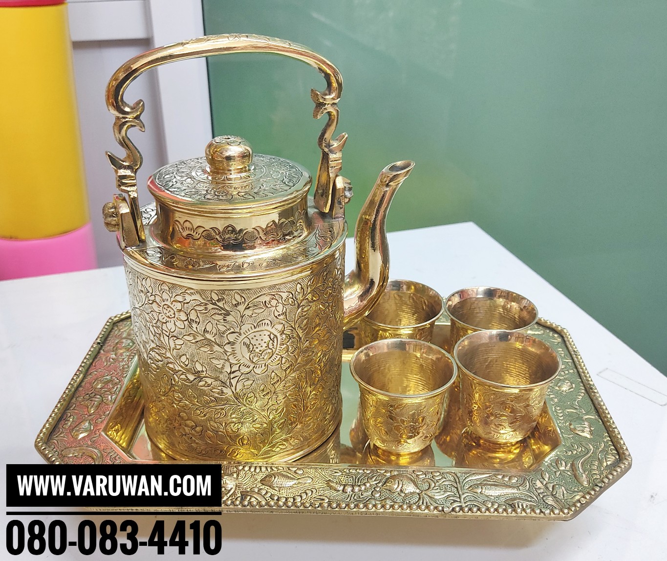 ชุดน้ำชาทองเหลืองตอกลาย ทรงกระบอก