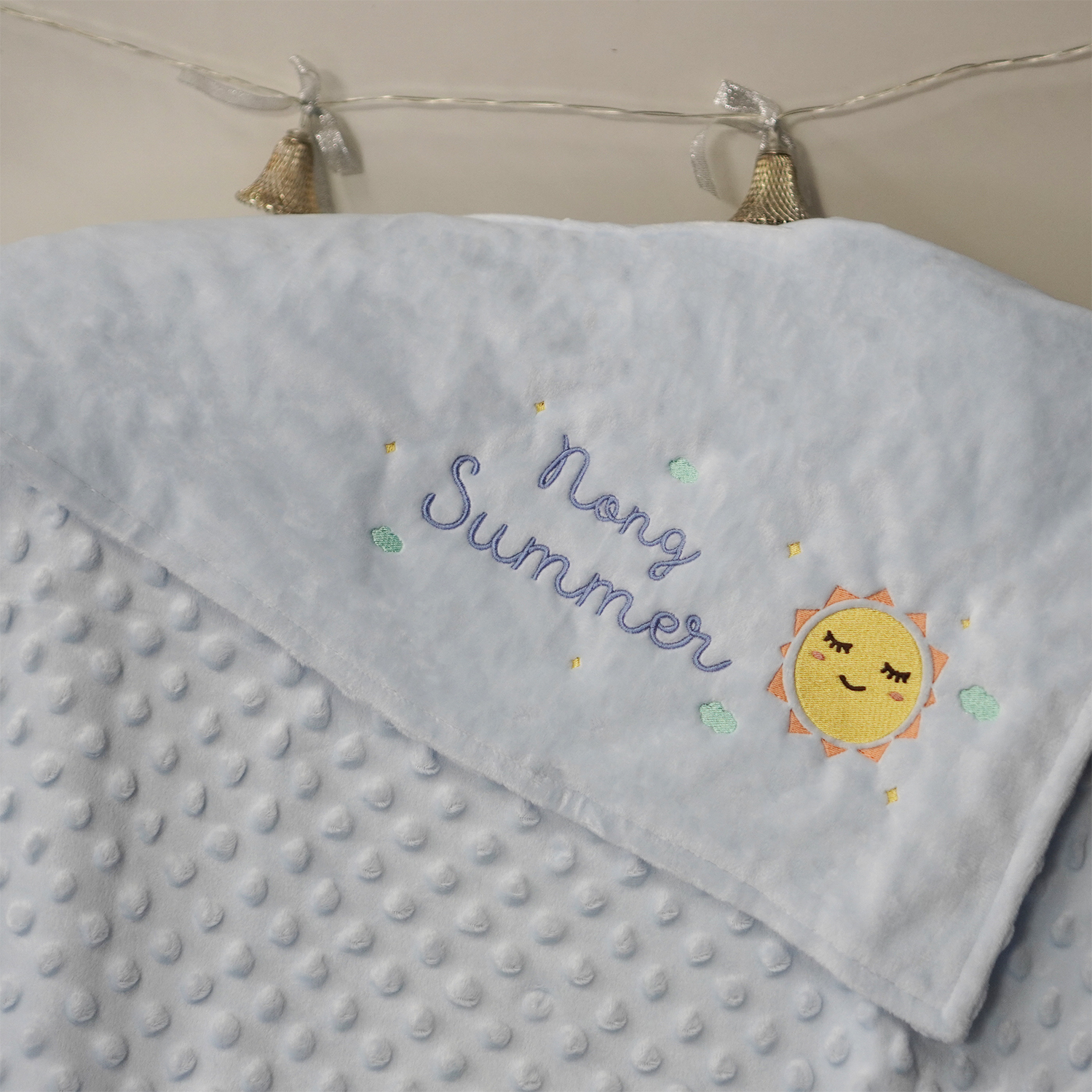 ผ้าห่ม Minky - สีฟ้า 75x100cm แบบปักชื่อ+การ์ตูน - Sun