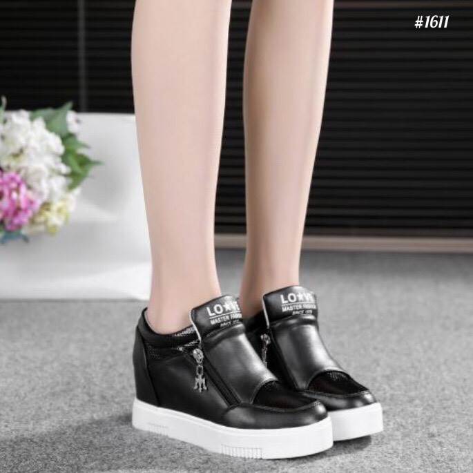 รองเท้า Ash แต่งซิปสไตล์เกาหลี (สีขาว)