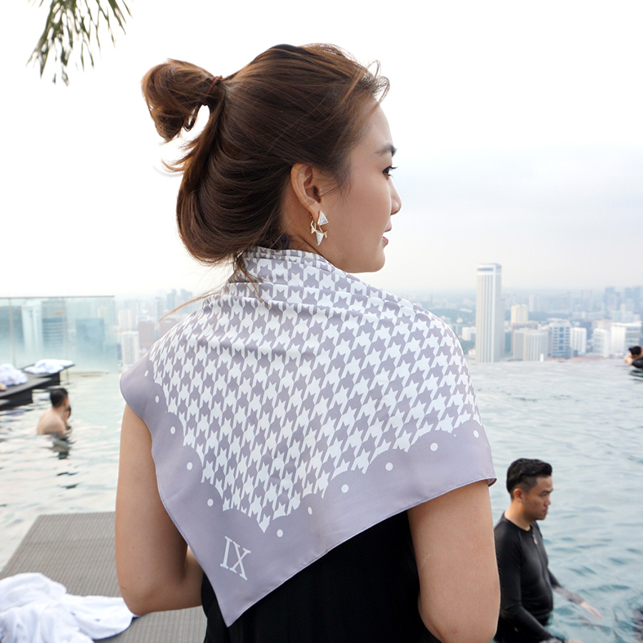 ผ้าพันคอ "ฉันเกิดในรัชกาลที่๙" สีเทา สั่งทำใส่ชื่อ