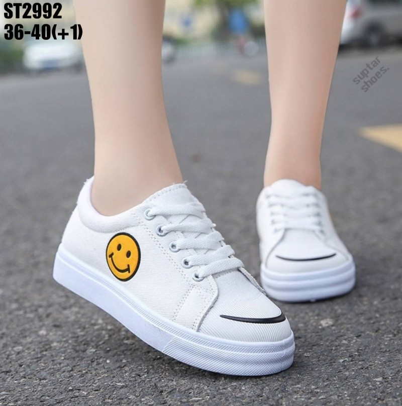 รองเท้าผ้าใบแฟชั่นแต่งหน้ายิ้ม (สีดำ)