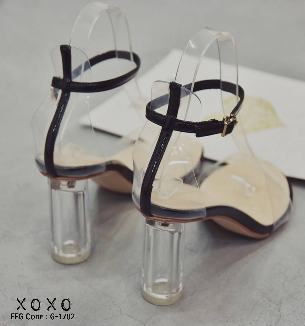 รองเท้าส้นแก้วใสรัดข้อ (สีดำ)