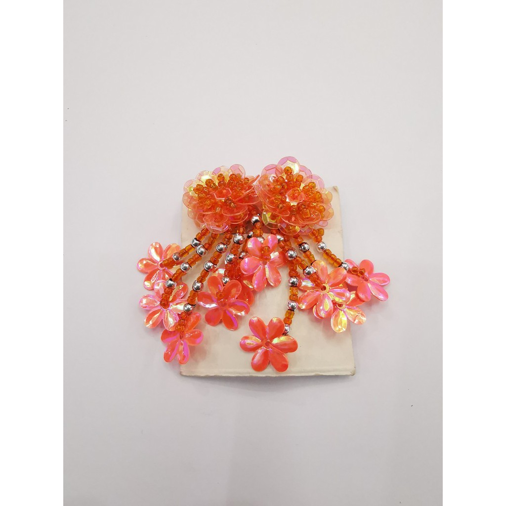 ต่างหู ประกอบชุดดรัมเมเยอร์