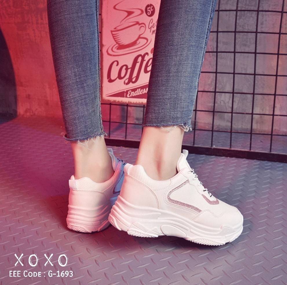 รองเท้าผ้าใบแฟชั่นทรง Sportแต่งลายกลิตเตอร์ (สีเงิน)