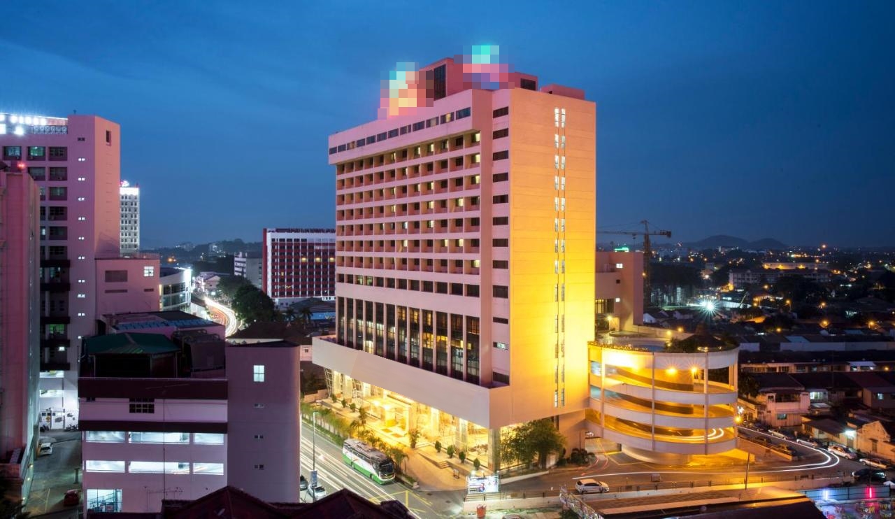 Hotel for sale, size 273 rooms, Nimmanhaemin area, near MAYA department store, Chiang Mai, Thailand.
