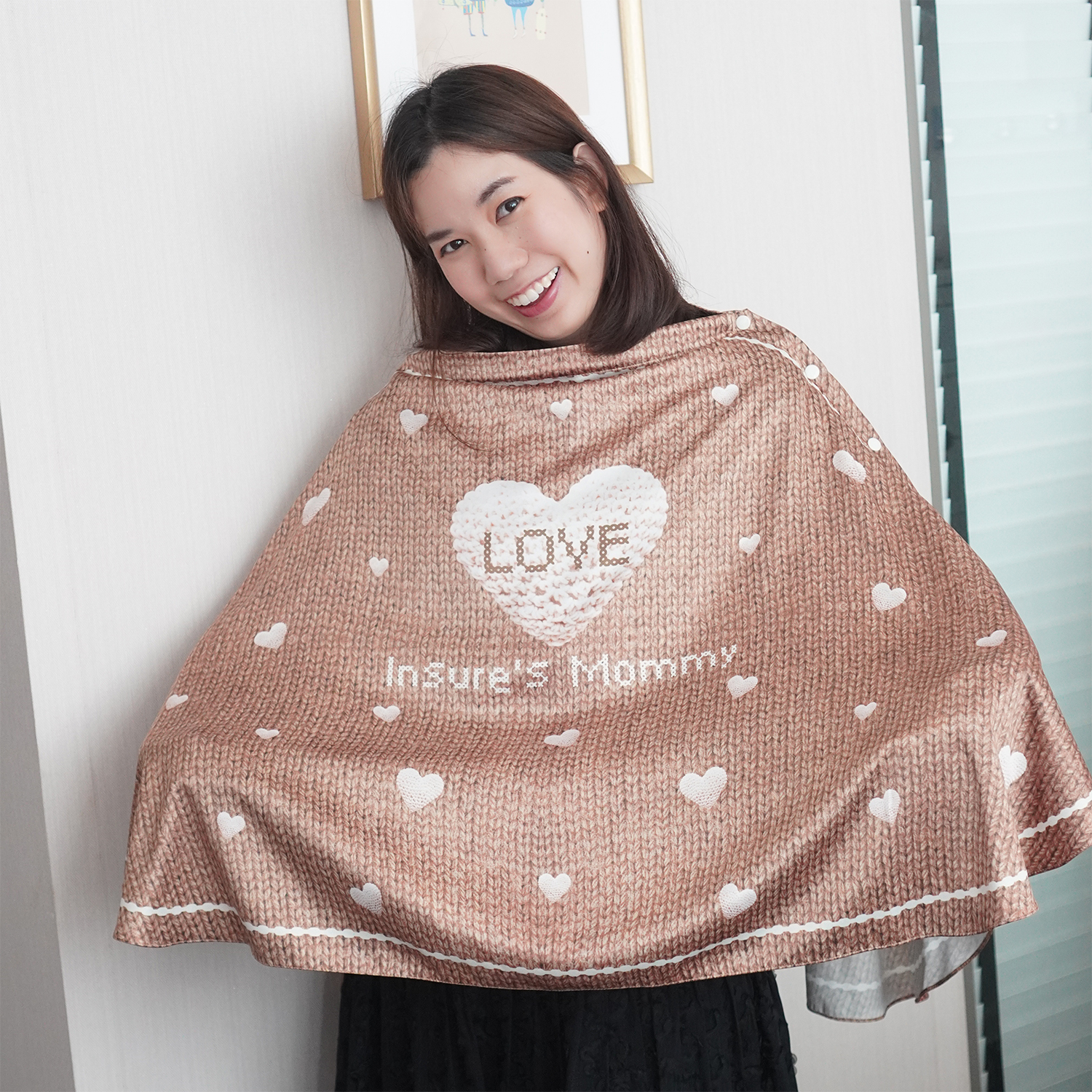 ผ้าคลุมให้นม 3in1 (รุ่นมีกระดุม ถอดโครงได้) แบบสั่งทำใส่ชื่อ ลาย Knitted Heart - Brown