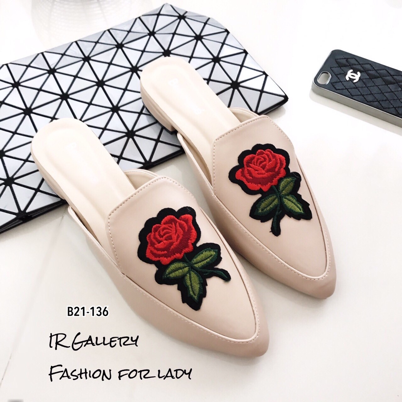 รองเท้า Slipper ปักลาย (สีครีม)