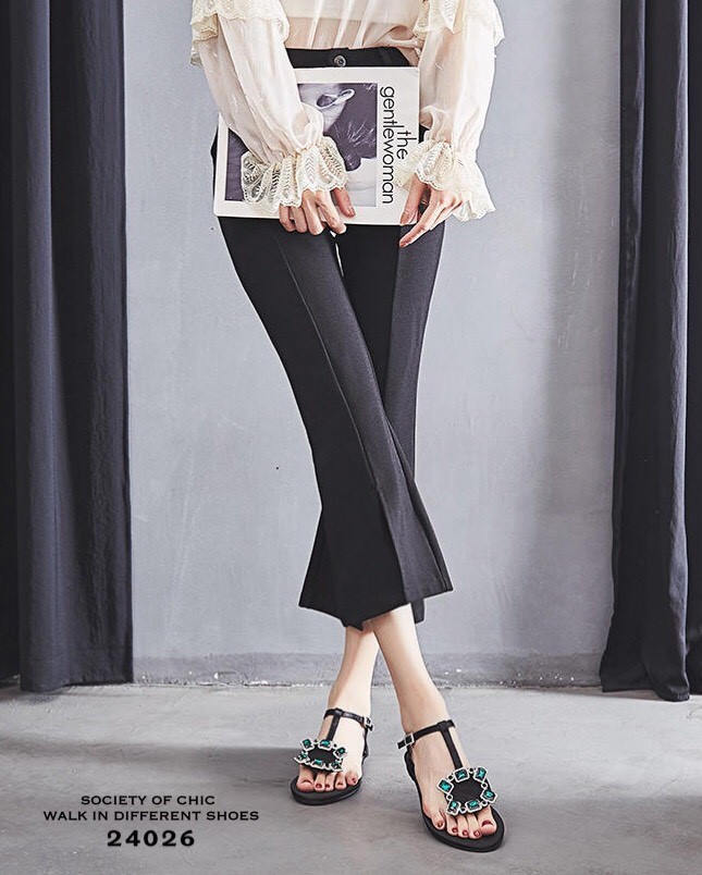 รองเท้าแตะ Style Roger Vivier แต่งเพชร