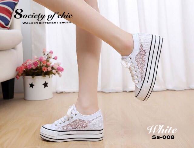 รองเท้าผ้าใบเกาหลีฉลุลาย (สีดำ)