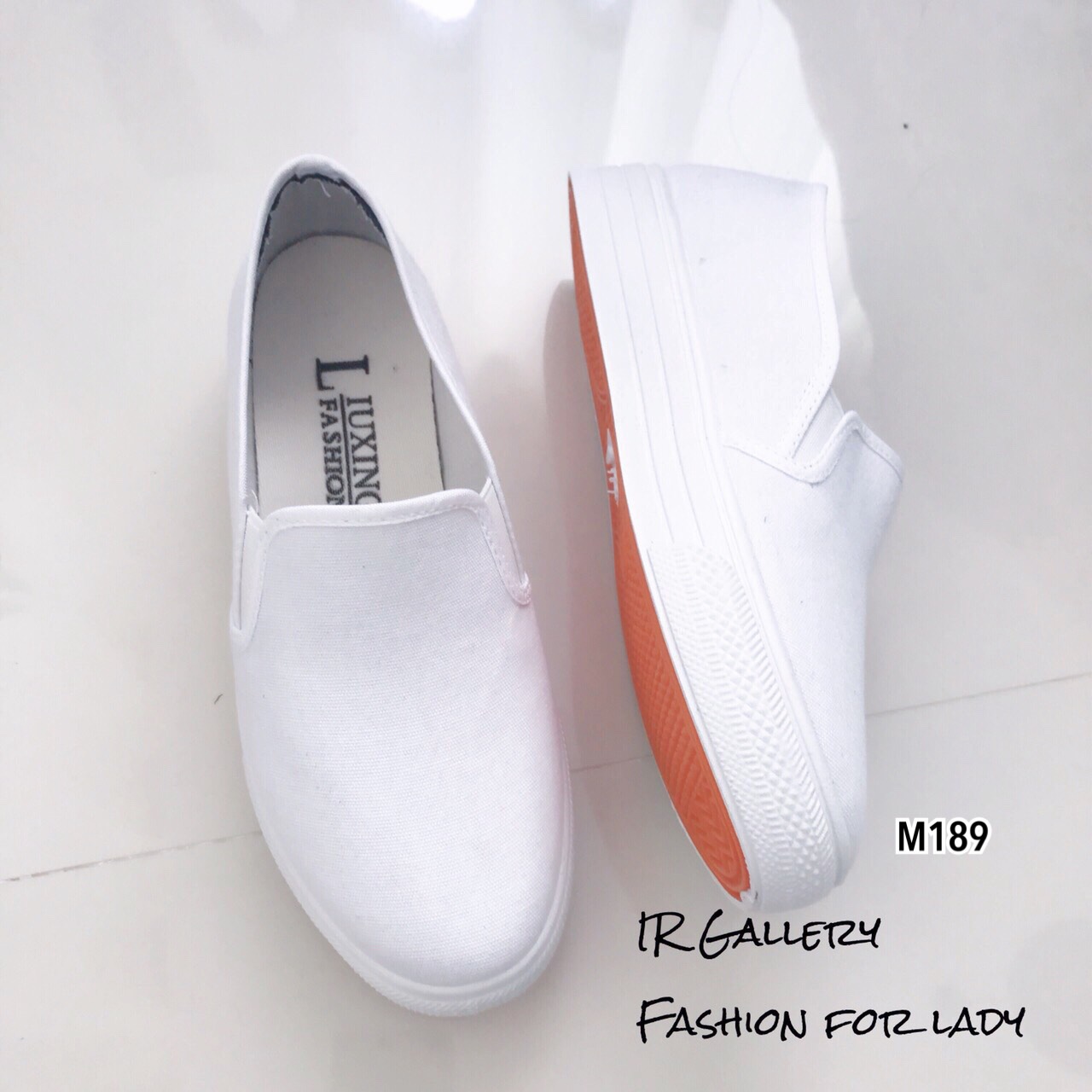 รองเท้าผ้าใบSlip onสีขาวล้วน