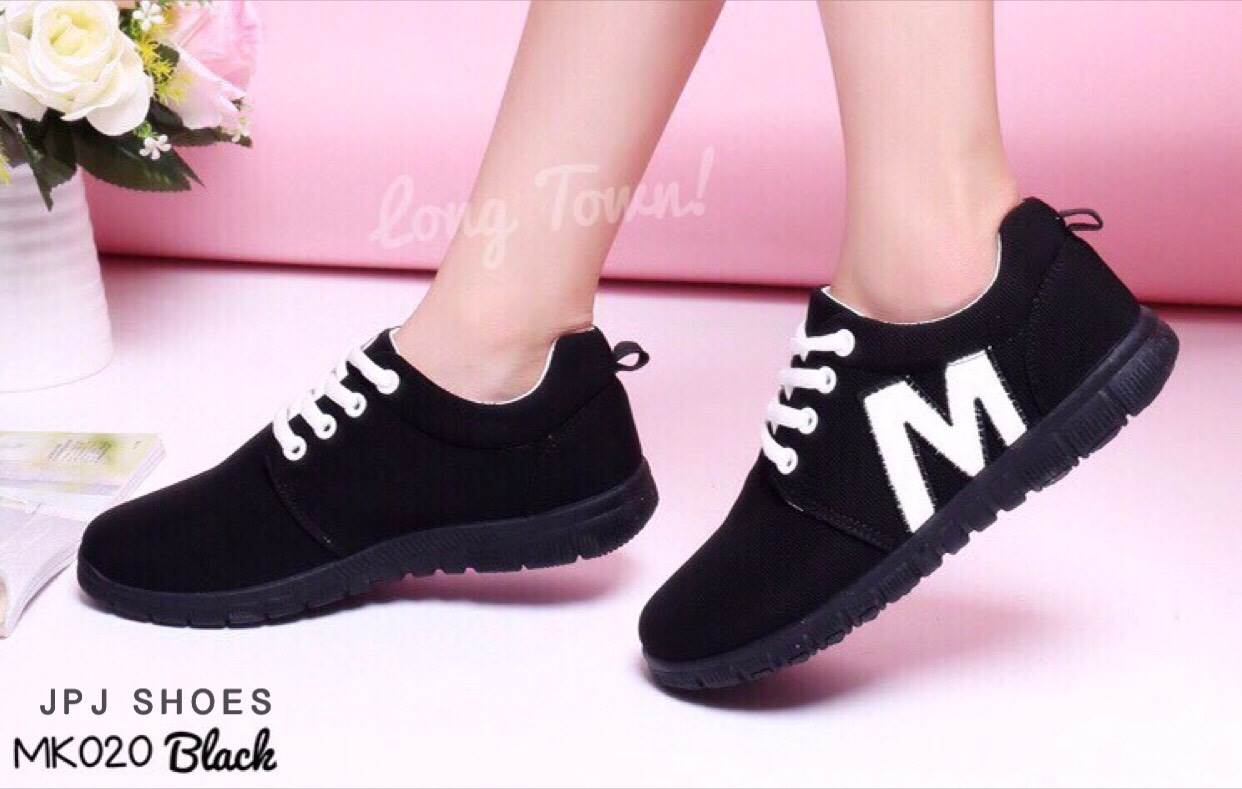 รองเท้าผ้าใบ M ส้นหยัก (สีดำ)