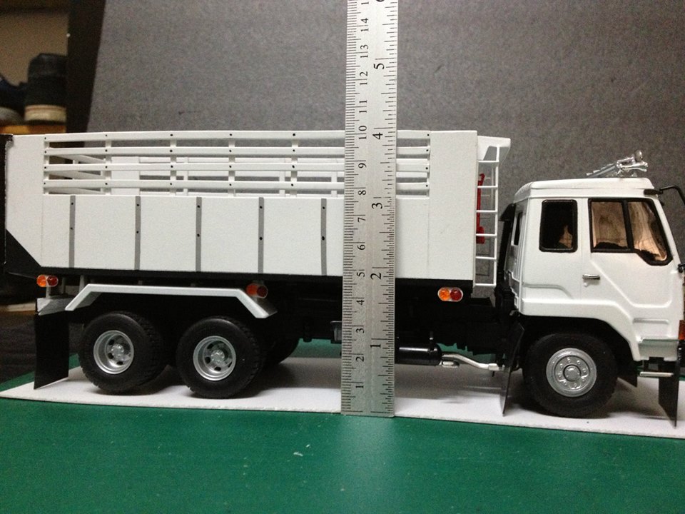 โมเดลรถขนดิน 10 ล้อ 1/32