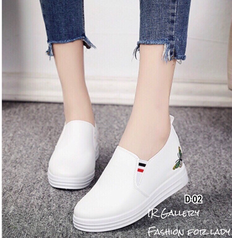 รองเท้าผ้าใบเสริมส้นปักลาย