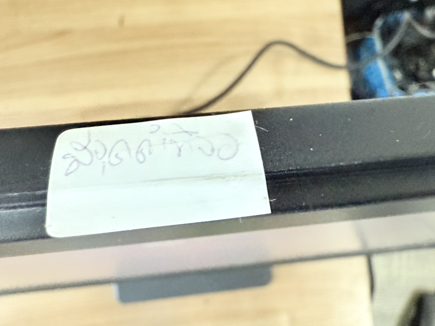 จอคอม HP LV1911 19-inch มีจุดจำที่จอ