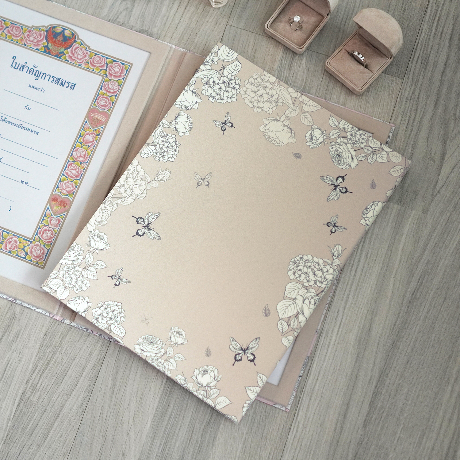 แฟ้มใส่ทะเบียนสมรส แบบพร้อมส่ง ลาย Butterfly Vintage - Brown พร้อมข้อความ Certificate of Marriage
