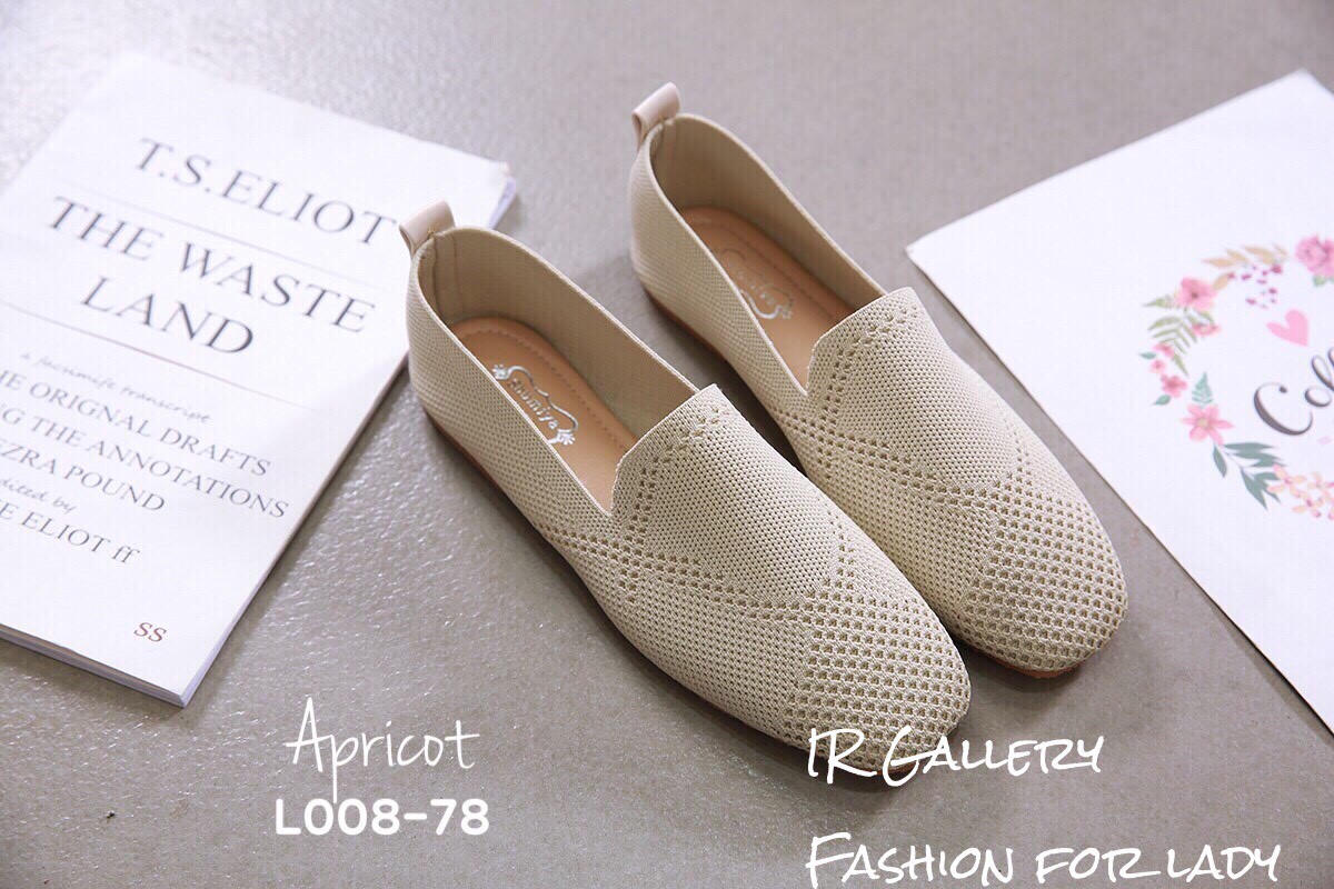 รองเท้าผ้าใบทรงคัทชูแบบสวม