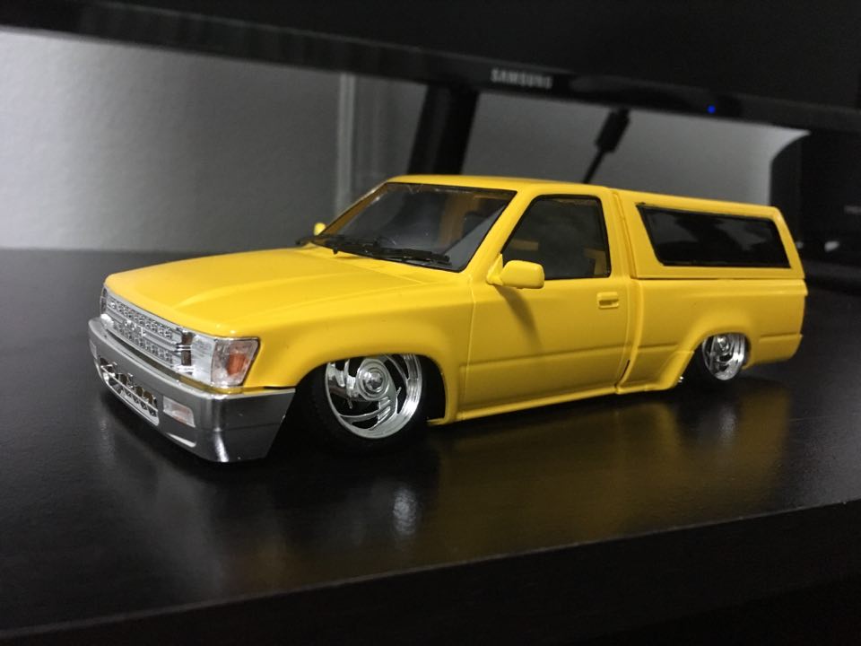 Toyota Hilux 1/24 โมเดลรถกระบะโหลด