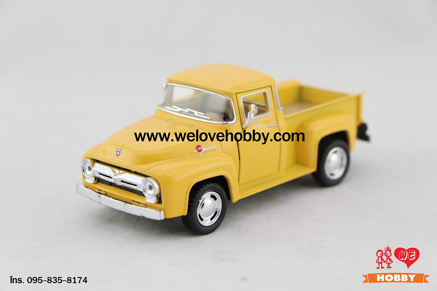 โมเดลรถกระบะคลาสสิค 1956 Ford F-100 Pickup สีเหลือง Scale 1:38