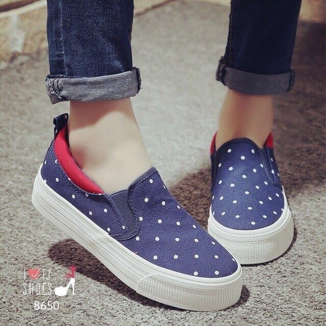 พร้อมส่ง : รองเท้าผ้าใบลาย Pokka Dot (สีน้ำเงิน)