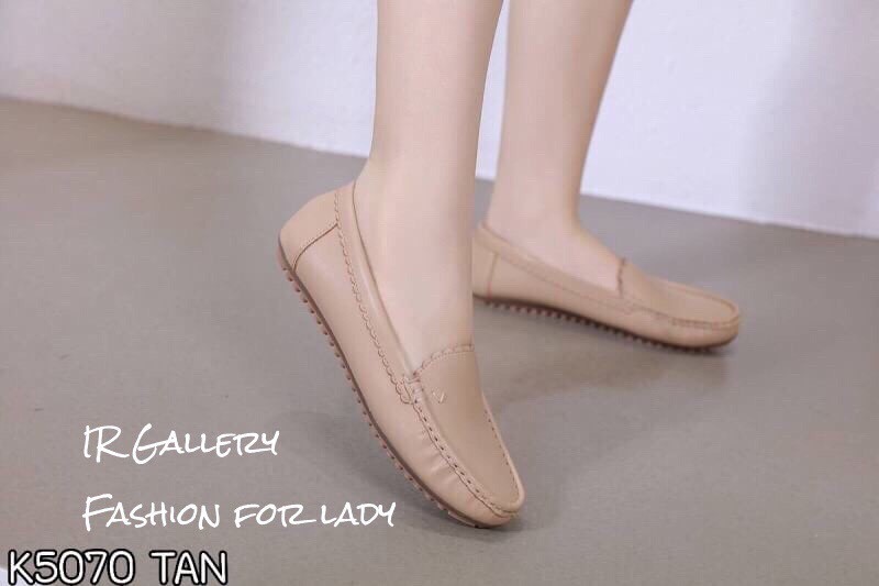 รองเท้าคัทชูหนังนิ่แบบสวม (สีครีม)