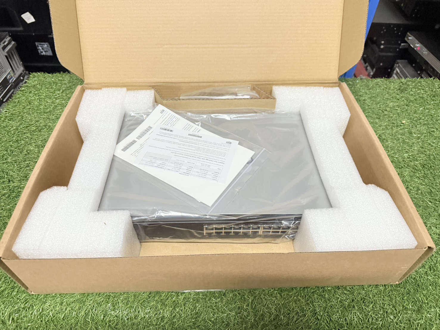 สวิตช์ Cisco SF200-24 24 Port 10/100 POE