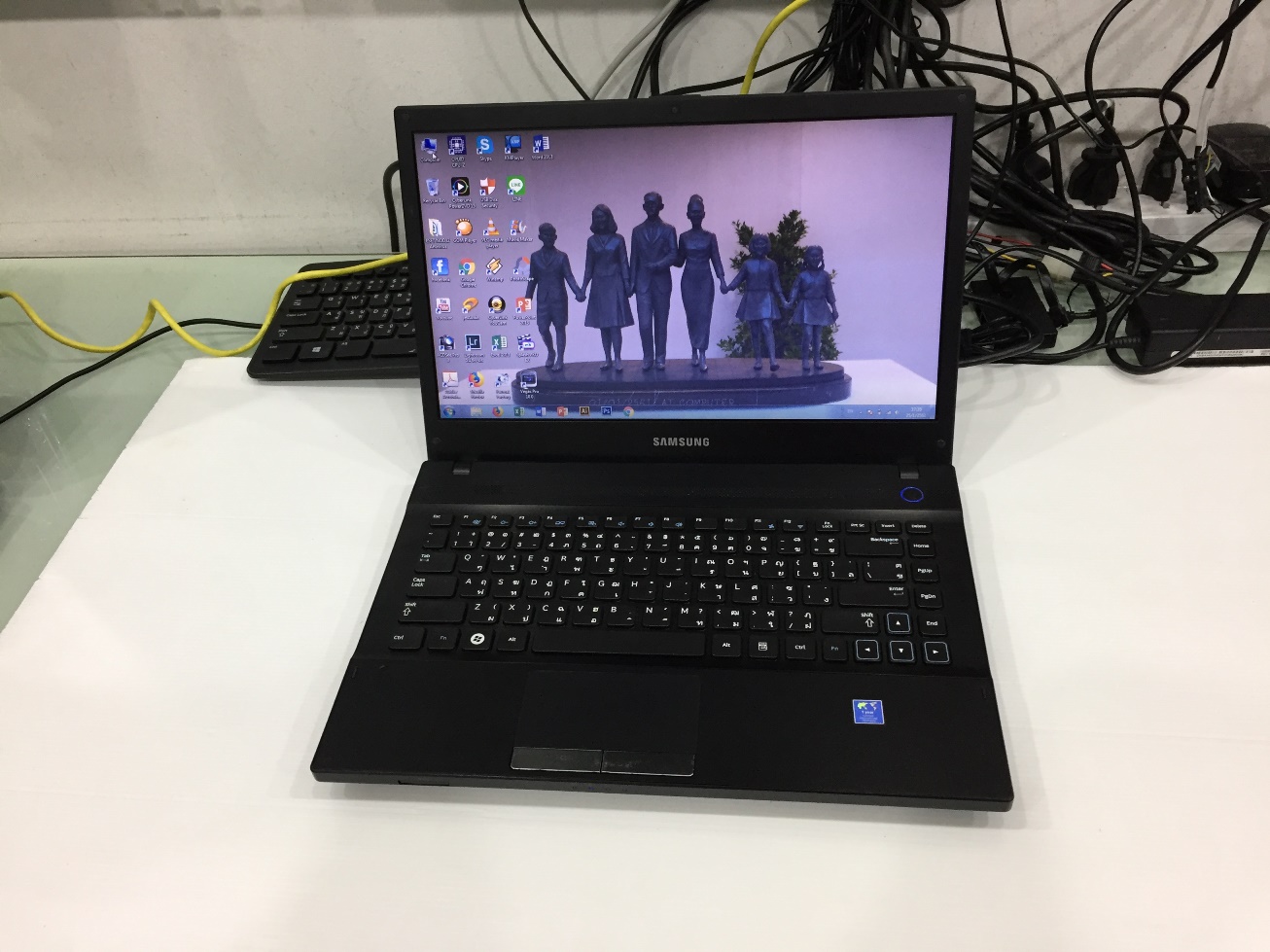 SAMSUNG NP305V4Z