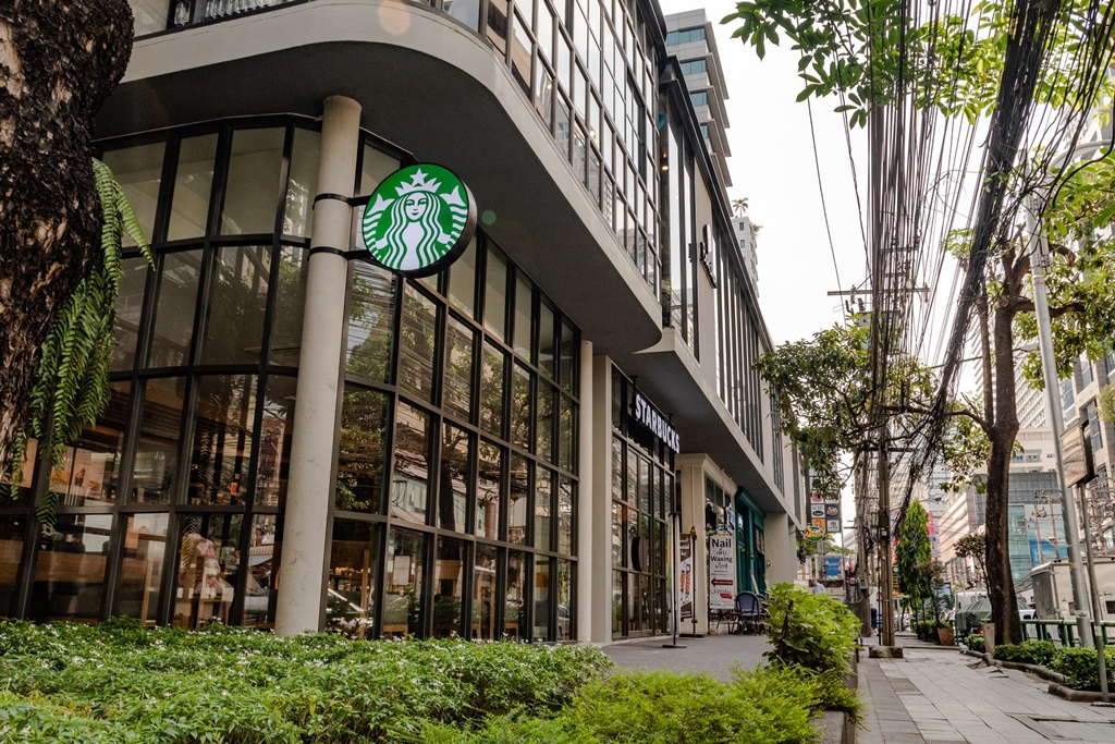 Rental space for sale goods in the community mall in project Baan Kampu @ Asoke , next to Asoke Road and Srinakharinwirot University.