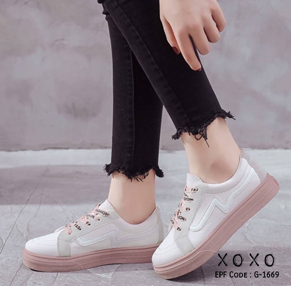 รองเท้าผ้าใบแฟชั่นทูโทนพาสเทล (สีดำ)