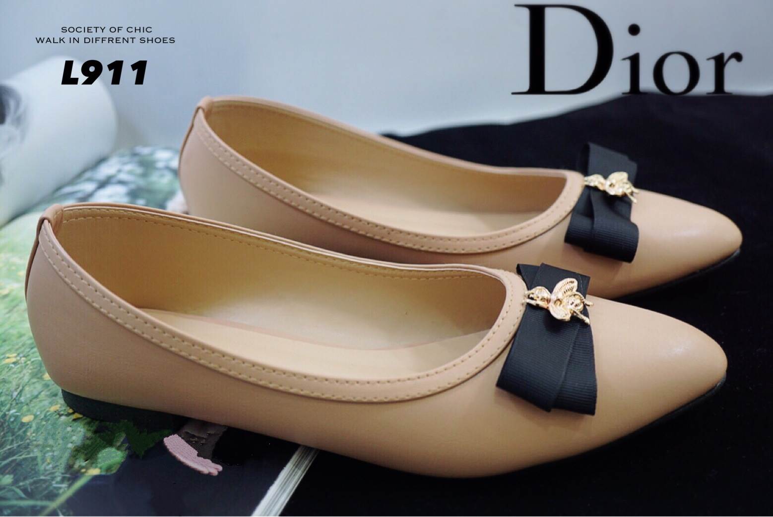 รองเท้าคัทชูหนังนิ่ม Style Dior (สีขาว)