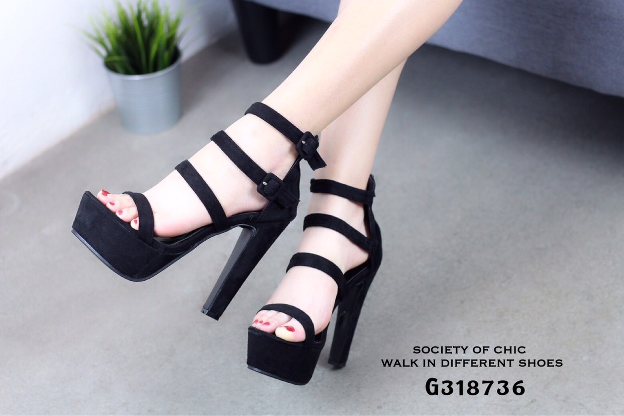 รองเท้าส้นสูงแพลตฟอร์มแต่งเข็มขัด (สีกากี)