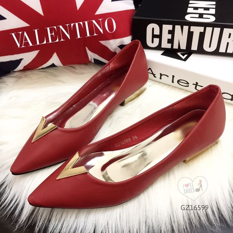 พร้อมส่ง : รองเท้าคัทชูสไตล์ Valentino (สีแดง)