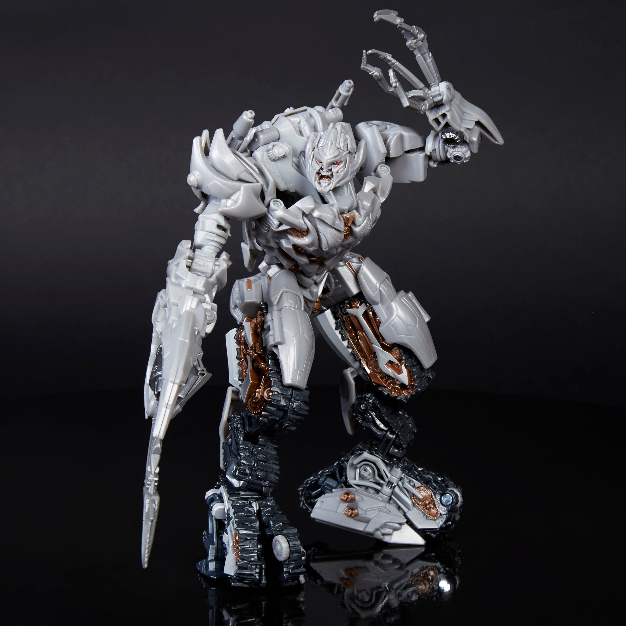 Hasbro Transformers Studio Series 13 Voyager Class Megatron 6.5 Inch Action Figure ฮาสโบร ทรานสฟอเมอร์ส สตูดิโอ ซีรีย์ส 13 วอยเอเจอร์ คลาส หุ่นยนต์เมกะทรอน ขนาด 6.5 นิ้ว ลิขสิทธิ์แท้