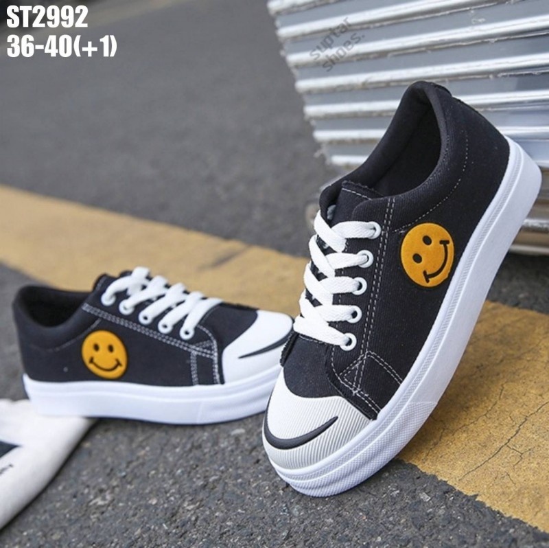 รองเท้าผ้าใบแฟชั่นแต่งหน้ายิ้ม (สีดำ)