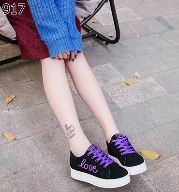 รองเท้าผ้าใบแฟชั่นปักลายlove (สีม่วง)