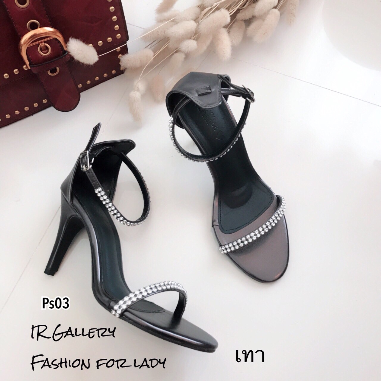 รองเท้าส้นสูงรัดข้อแต่งอะไหล่เพชร (สีดำ)