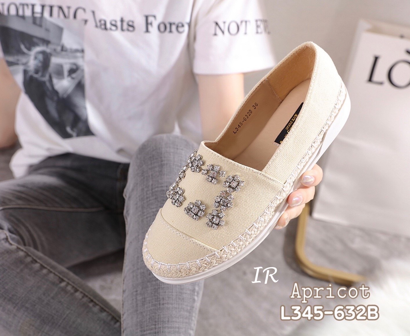 รองเท้าSlipperแคนวาสแต่งอะไหล่ (สีครีม)