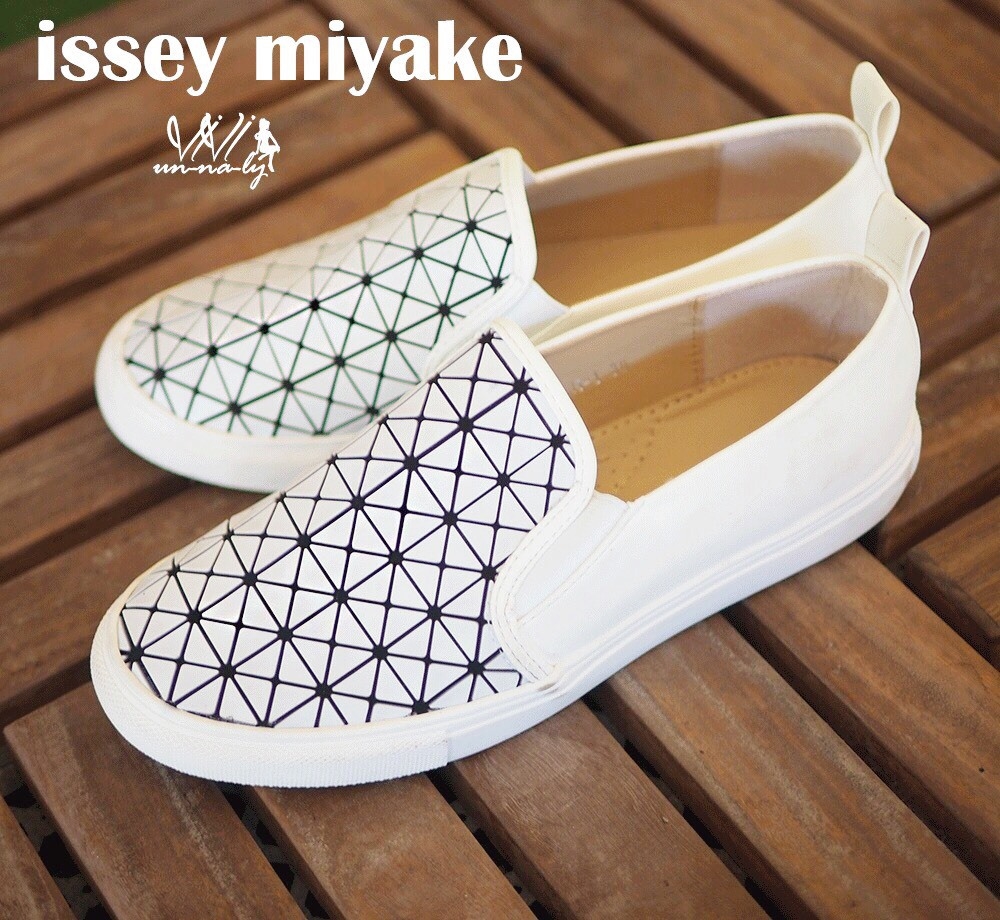 รองเท้า Issey Miyake Slip On (สีดำ)