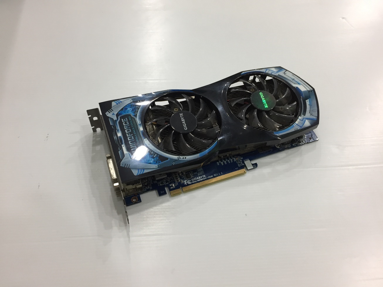 GIGABYTE HD6850 1GB. DDR-5 256Bit