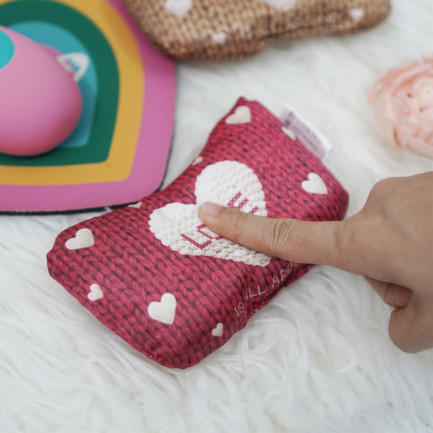 หมอนรองข้อมือ ลาย Knitted Heart - Red